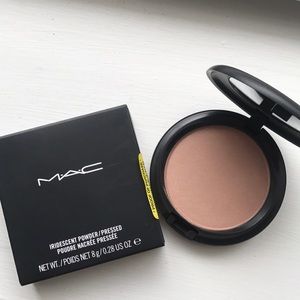 Mac iridescent powder